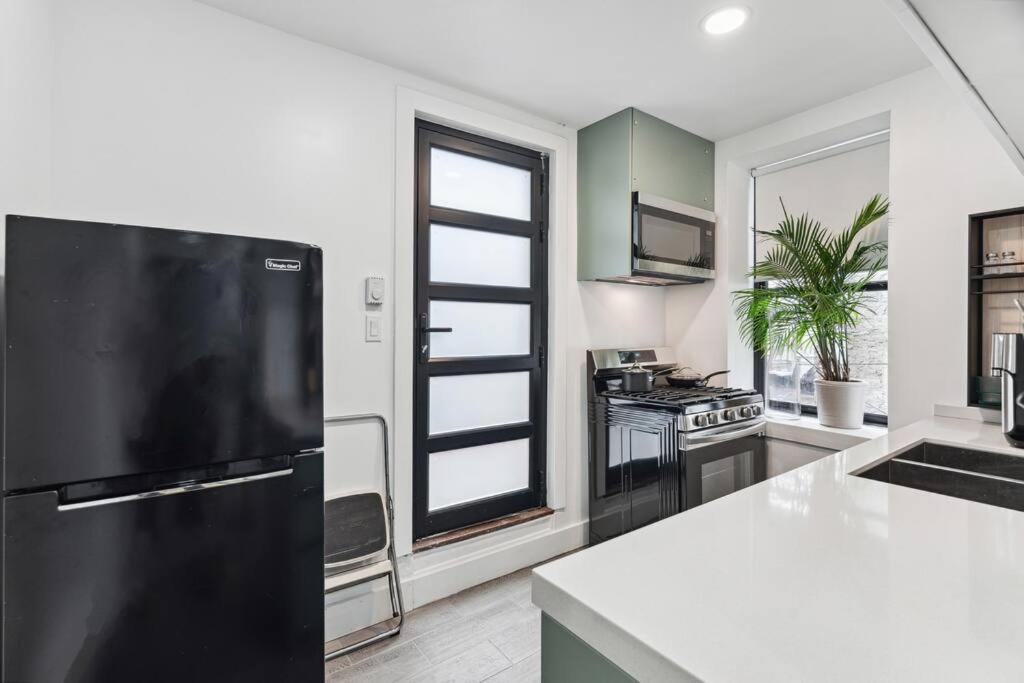 Modern Fishtown W/ Private Deck Apartment